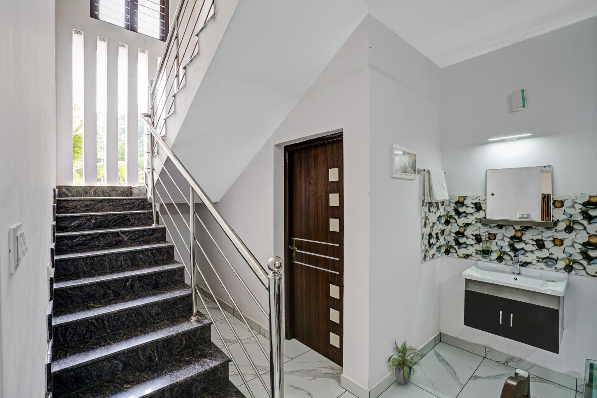 Spot On Shalom Palace Residency Neriyamangalam Екстериор снимка